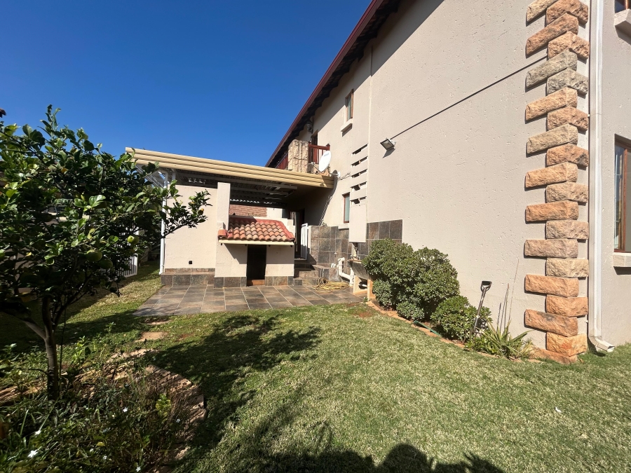 5 Bedroom Property for Sale in Birdwood Estate North West